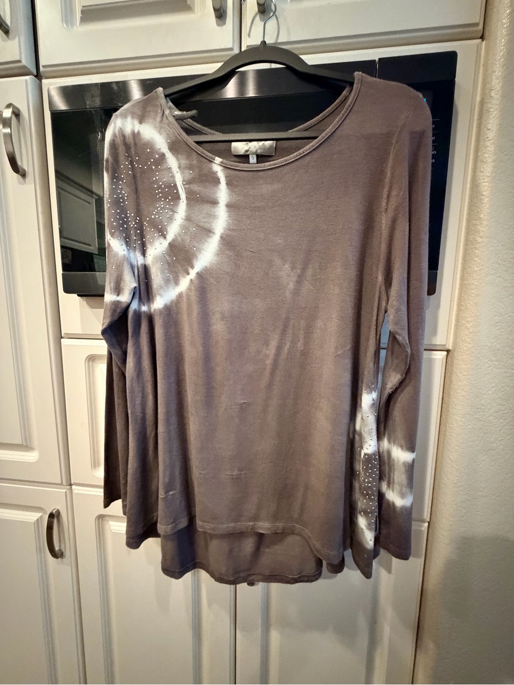 Women's Taupe Long-Sleeve Tie-Dye Accent Tunic